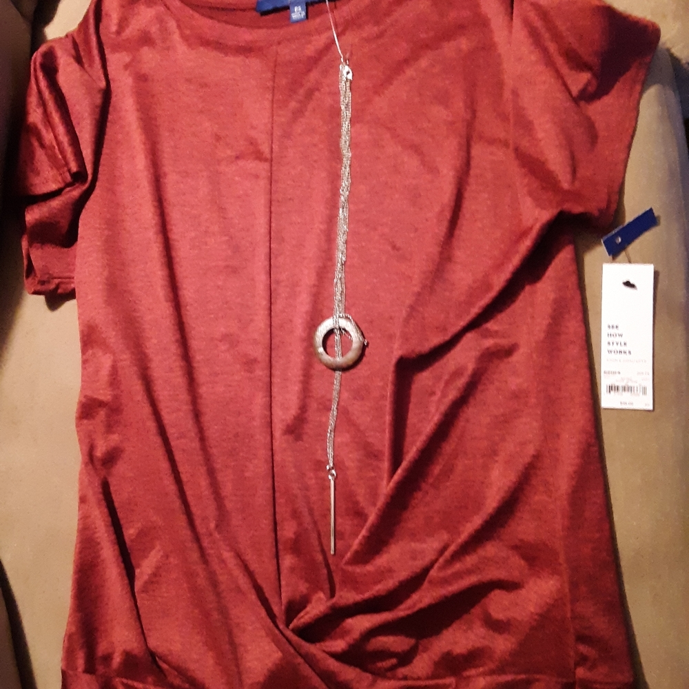 Ladies dress shirt w necklace